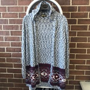 ❄️REDUCED❣️Heather/Navy cardigan w/ maroon accent